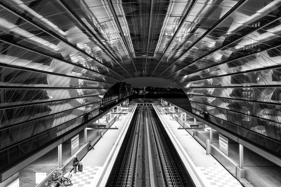 Monochrome view of a modern subway station in Hamburg, showcasing architectural symmetry.