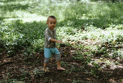 Imagine de stoc gratuită din băiat, cliring, cu picioarele goale