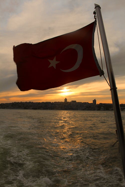 istanbultürkiye, オフショア, トルコの旗の無料の写真素材