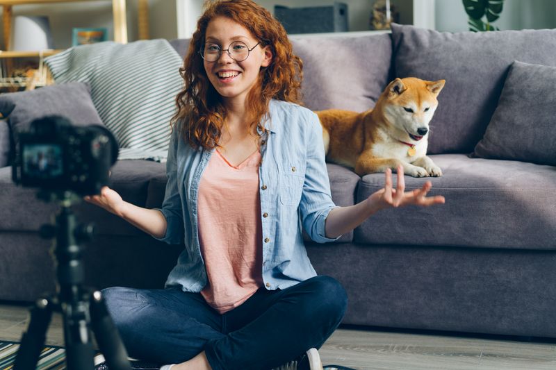 Mom creating bedtime routine content — sleep vlogger bonus idea to earn money from home