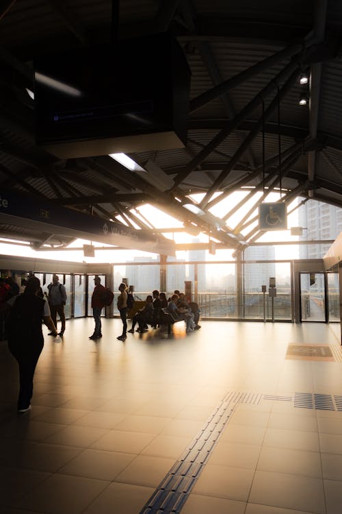 Foto d'estoc gratuïta de estació de tren, foto vertical, fotografia retratada