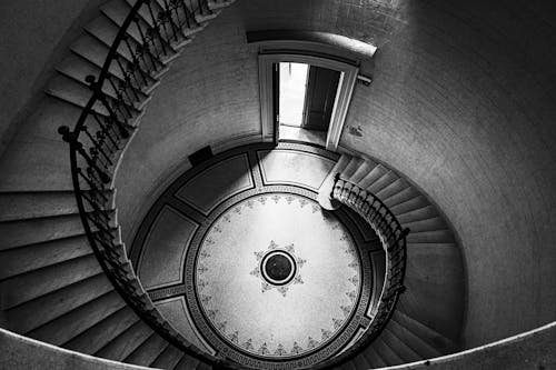 Photos gratuites de bâtiment, échelle des gris, escalier