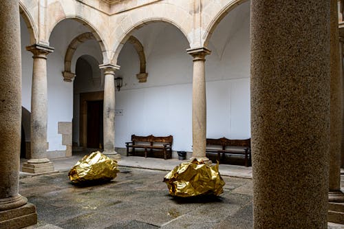 Patio Del Palacio De Las Veletas