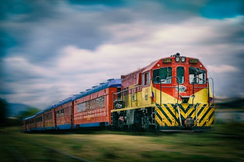 bulanık hareket, hızlı, kırmızı tren içeren Ücretsiz stok fotoğraf