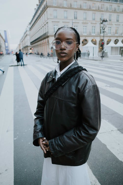Základová fotografie zdarma na téma afričanka, černá, dioptrické brýle