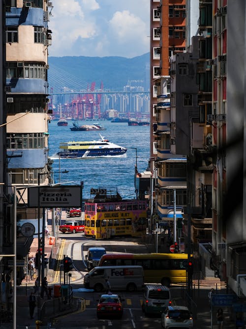 arabalar, binalar, deniz içeren Ücretsiz stok fotoğraf