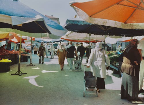 alışveriş yapmak, arkadan görünüm, çanta içeren Ücretsiz stok fotoğraf