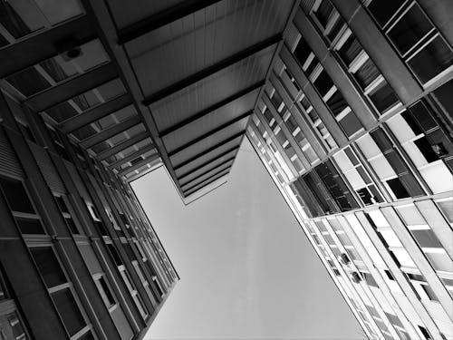 Фотосъемка высотных зданий под низким углом