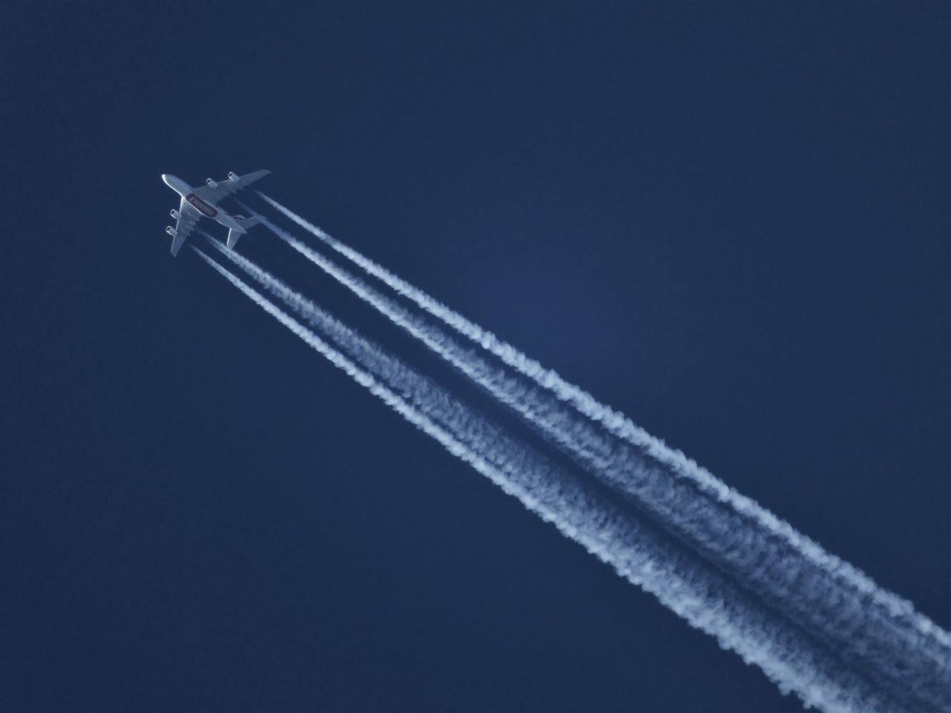 Contrails Photos, Download The BEST Free Contrails Stock Photos & HD Images