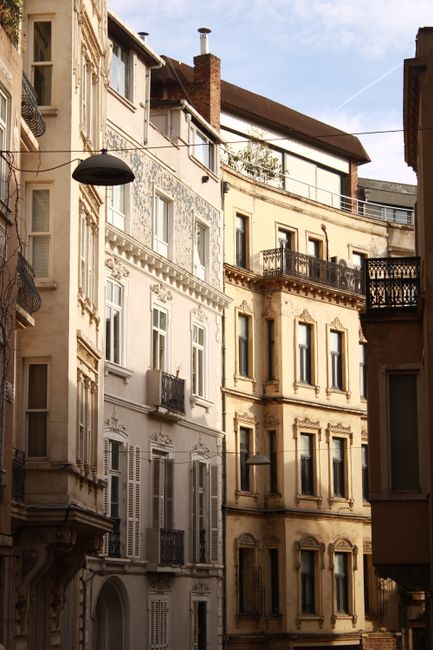 Historic townhouses in İstanbul's old town, showcasing elegant facades and windows.