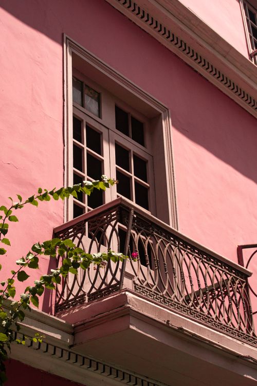 Free Elegant pink facade in Lima, Perú, featuring intricate iron balcony design. Stock Photo