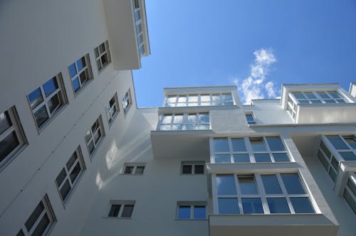 무료 흰색 콘크리트 건물 스톡 사진
