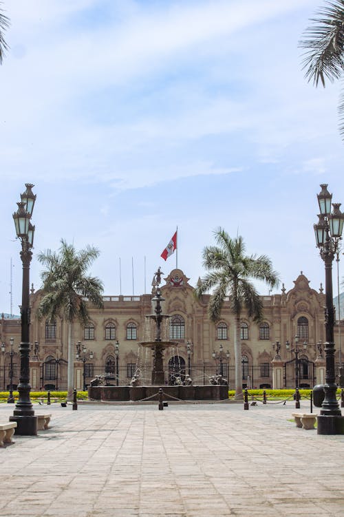 Foto stok gratis air mancur, gedung pemerintah, istana pemerintah peru