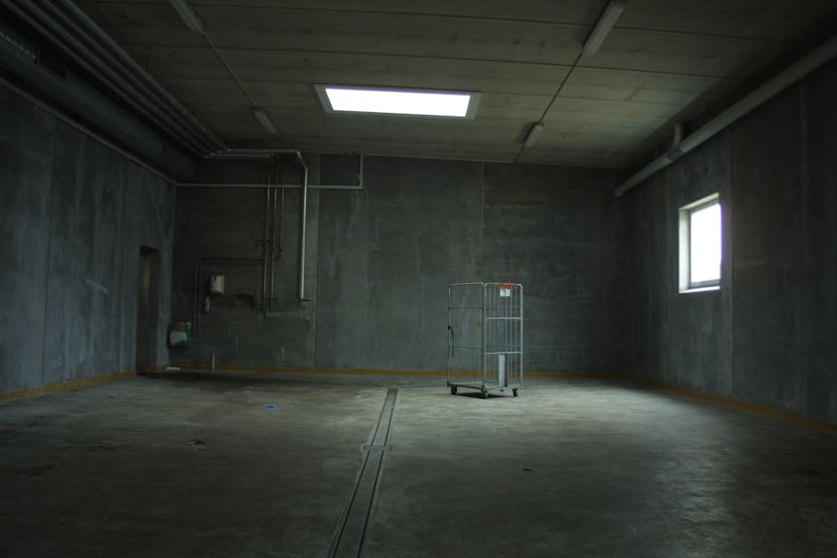 Free stock photo of abandoned, building, empty - 1200 x 627 jpeg 40kB