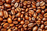 特写镜头展现高品质烘焙咖啡豆，突出其质地和香气