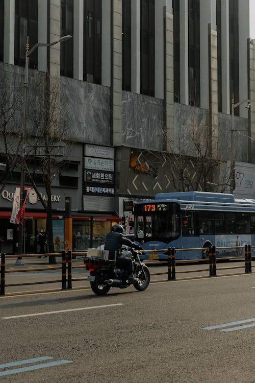 asfalt, çağdaş, dikey atış içeren Ücretsiz stok fotoğraf