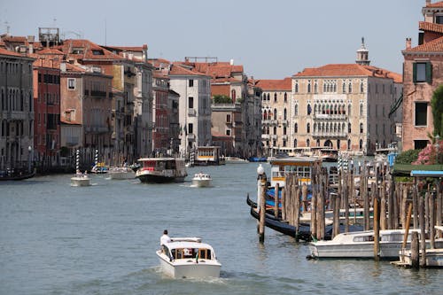 Fotos de stock gratuitas de barcos, canal grande, ciudad