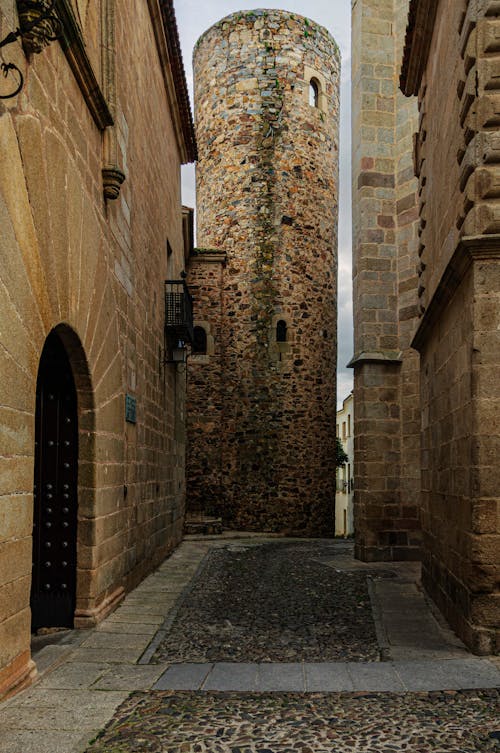 Fotobanka s bezplatnými fotkami na tému caceres, cestovať, exteriér budovy