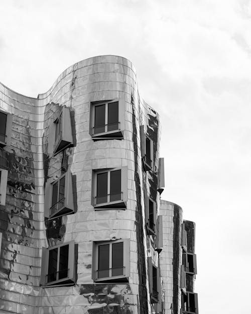 Darmowe zdjęcie z galerii z budynek, czarno-biały, dzielnice mieszkalne