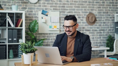 Fotos de stock gratuitas de Bigote, conexión, contemporáneo