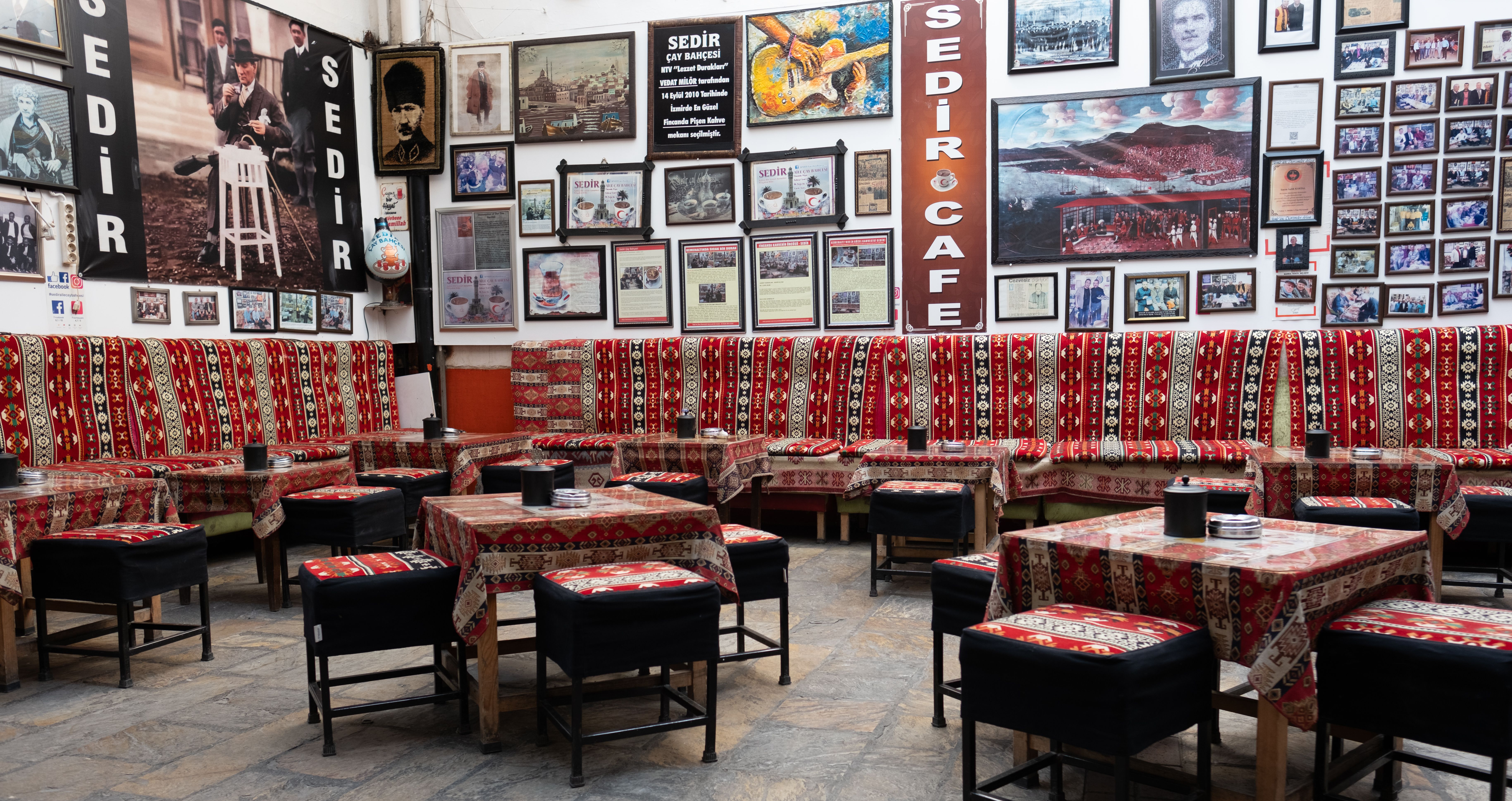 Londra Borough Market'teki Kismet restoranının iç mekanı