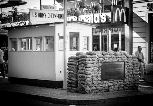 Fotos de stock gratuitas de alemán, Berlín, blanco y negro