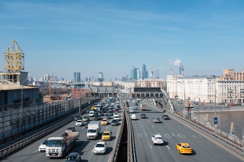 Imagine de stoc gratuită din apă curgătoare, autostradă, autoturisme