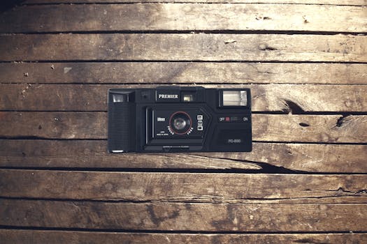 Classic vintage camera on a rustic wooden surface, evoking nostalgia and history.