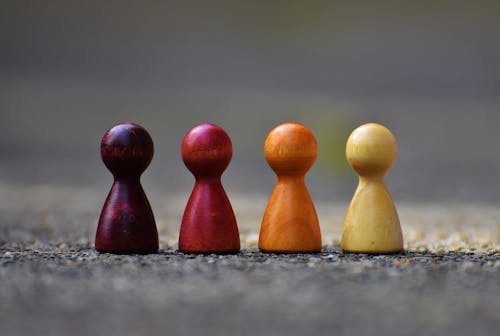 Photo De Mise Au Point De 4 Figurines De Pion En Bois