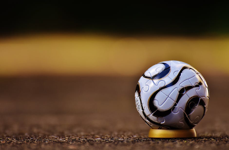 Ketika anak asyik bermain bola, sebenarnya dia tengah melatih kemampuannya mengkoordinasikan tangan dan matanya. (Foto: Pixabay)