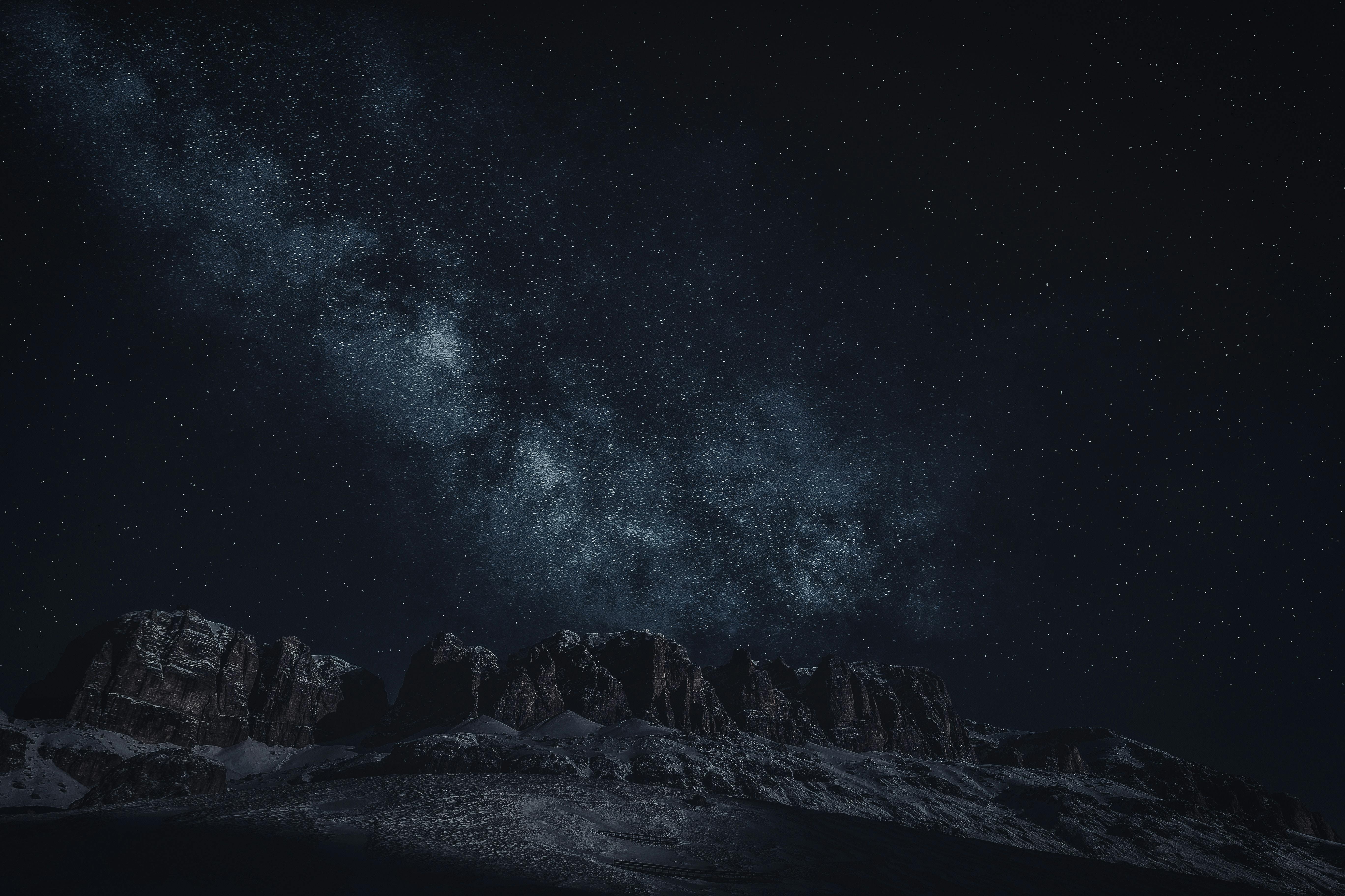 夜空のキャニオン山脈 無料の写真素材