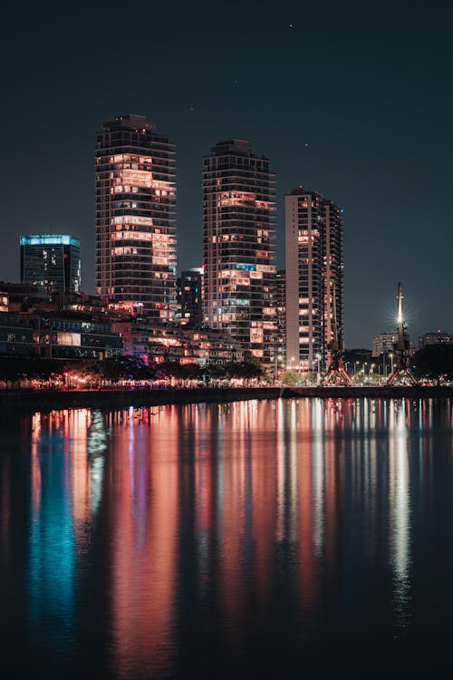 강가, 고층 건물, 도시의 무료 스톡 사진