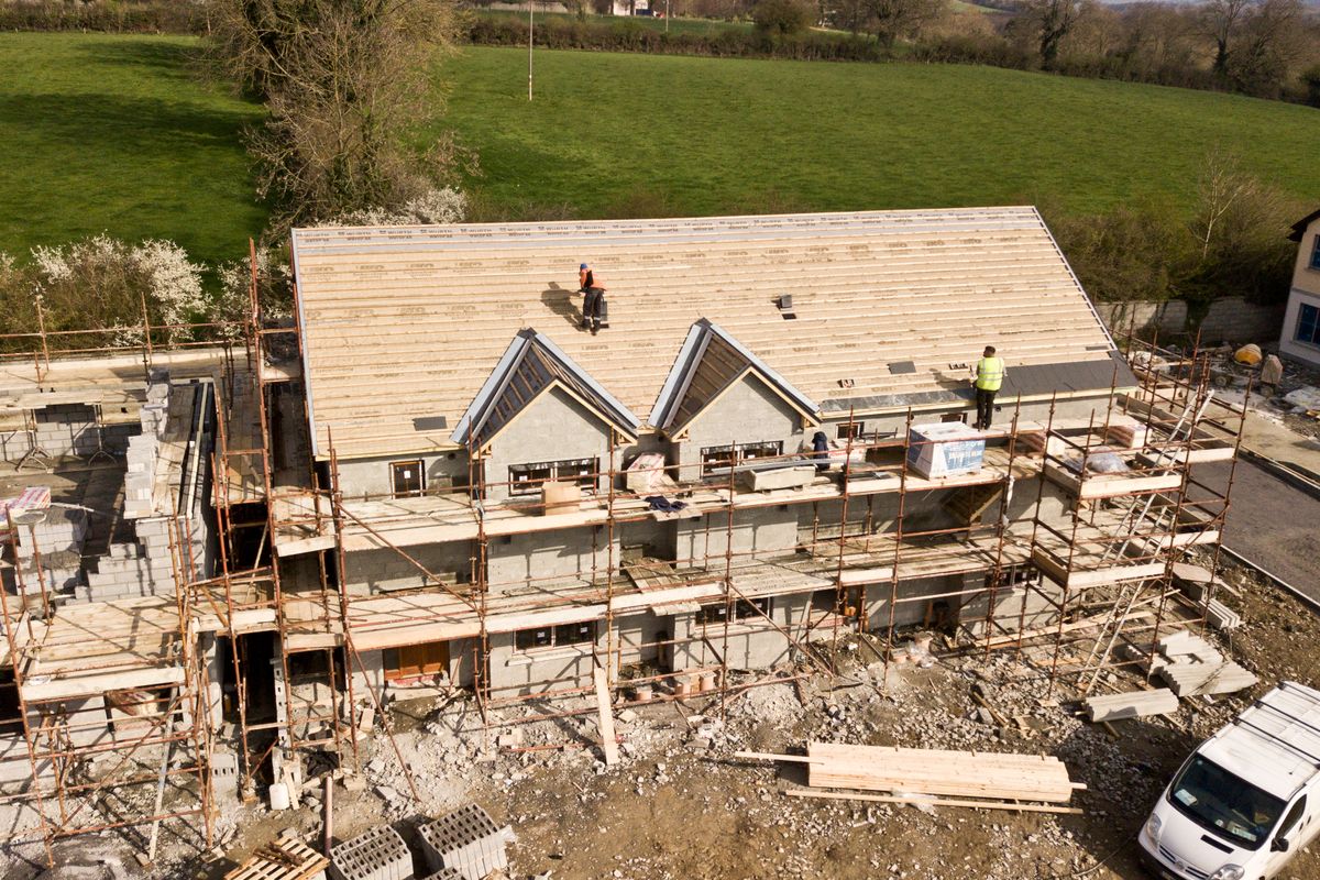 Construire sa maison : prix au m² et CCMI - Terrain, viabilisation et frais annexes : calculer le budget global