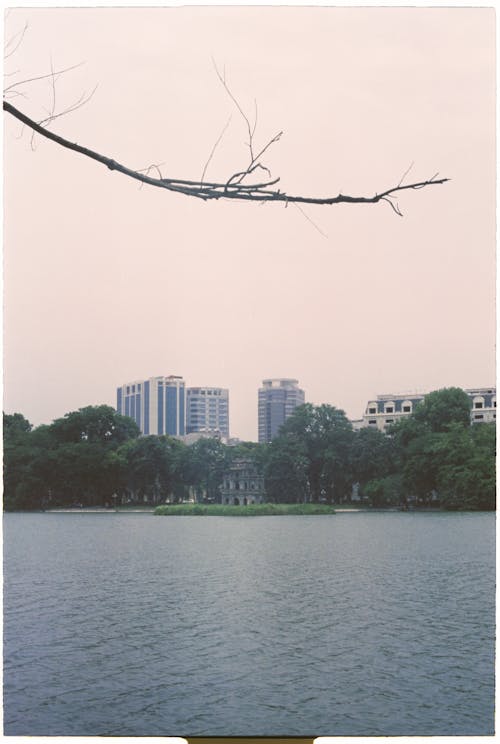 Foto stok gratis danau hoan kiem, gedung menara, kaki langit