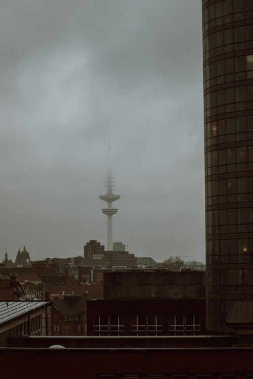 Almanya, bulutlu, dikey atış içeren Ücretsiz stok fotoğraf