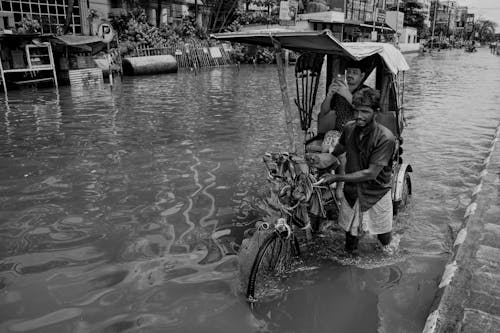 Kostenloses Stock Foto zu flut, gehen, indische männer