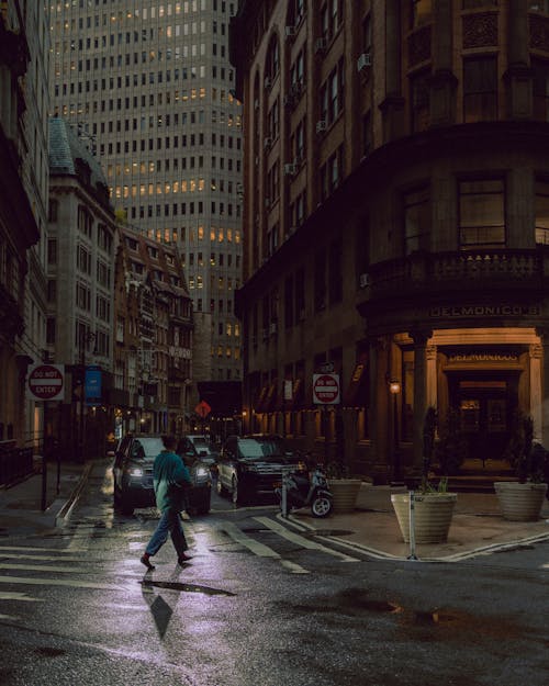 Foto d'estoc gratuïta de caminant, carrer, carrers de la ciutat