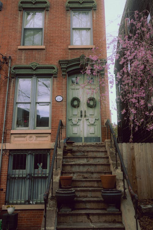 Foto d'estoc gratuïta de casa de poble, cases adossades, entrada