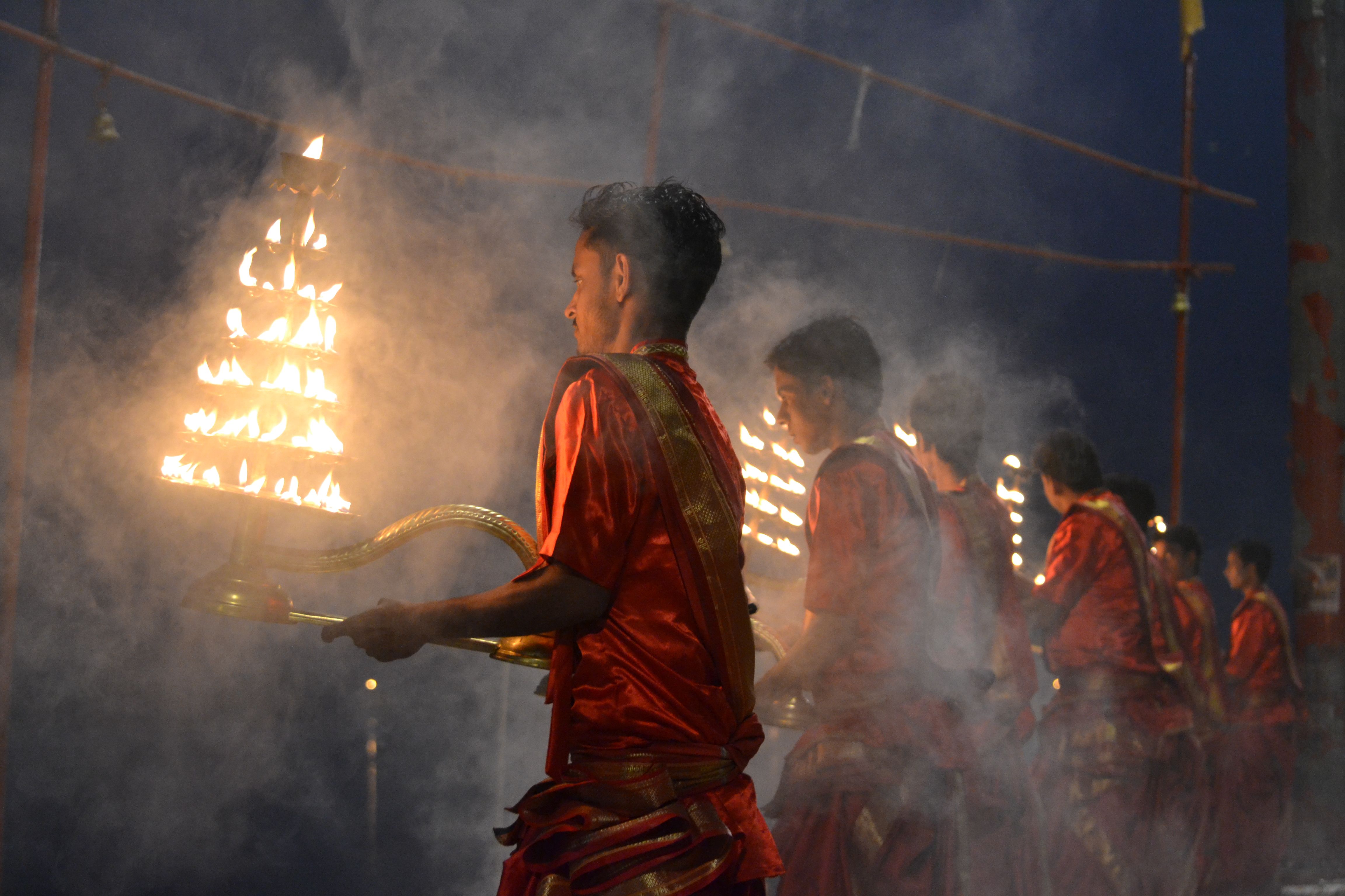 First Ganga Aarti Ceremony Held on the River Thames in London