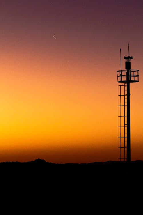 Kostnadsfri bild av gul himmel, halvmåne, klar himmel