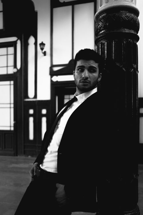 Free Elegant black and white portrait of a stylish male model in Istanbul. Stock Photo