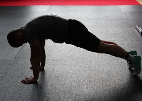 Liegestütze als Teil des CrossFit Trainings