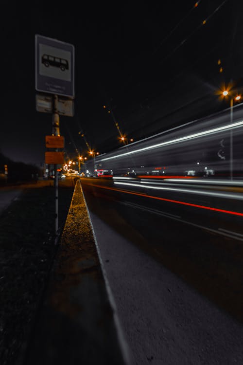 Kostnadsfria Kostnadsfri bild av gata, lampor, lång exponering Stock foto