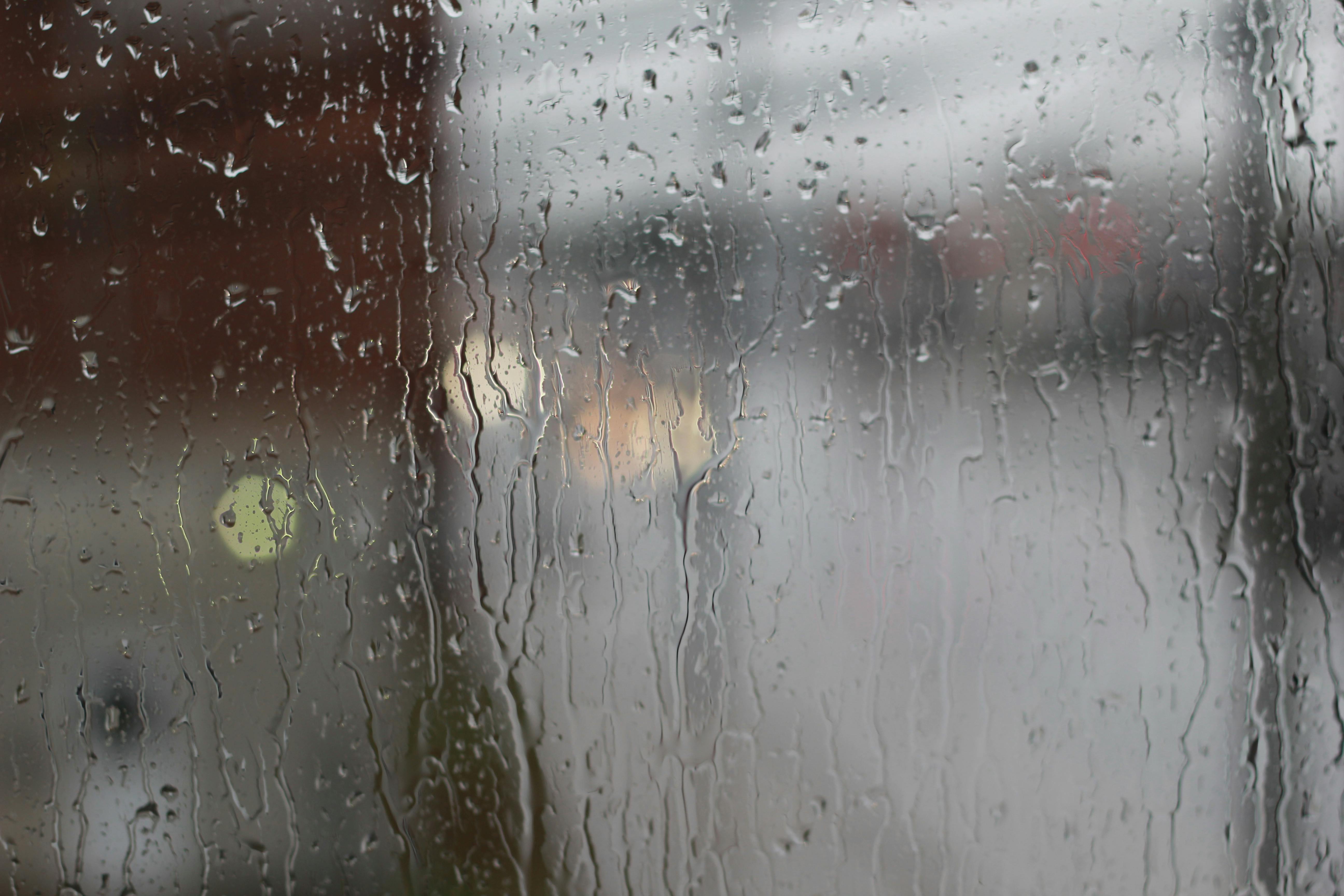 Kostenloses Foto zum Thema fenster, regen, regentropfen