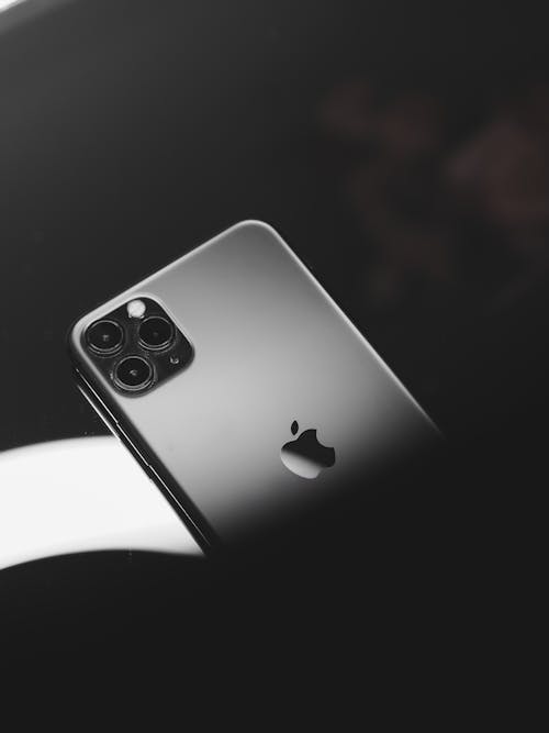 akıllı telefon, dikey atış, i-phone içeren Ücretsiz stok fotoğraf