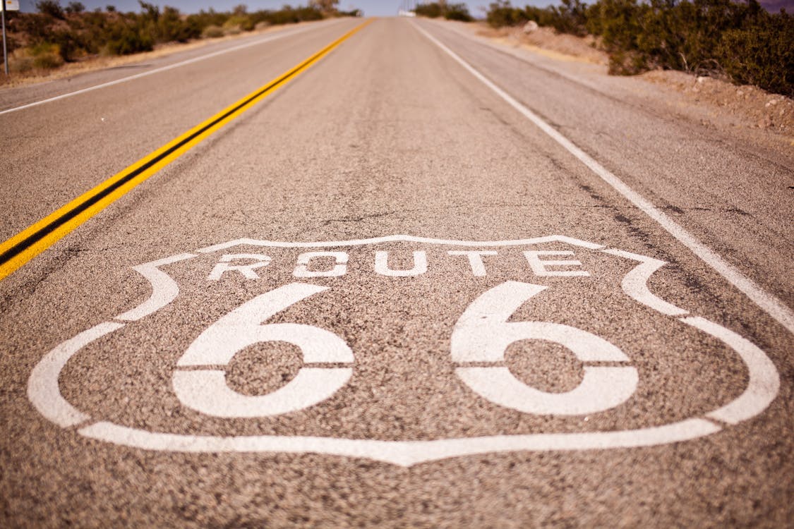 gratis Route 66 Afgedrukt Op De Weg Stockfoto