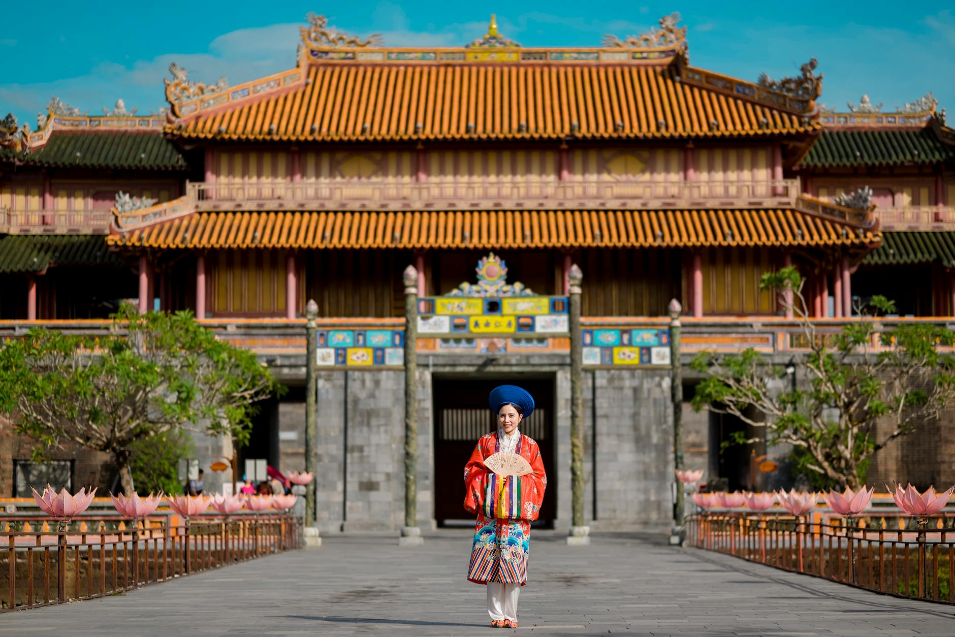 https://www.pexels.com/photo/woman-in-traditional-clothing-at-hue-imperial-city-in-hue-in-vietnam-21011475/