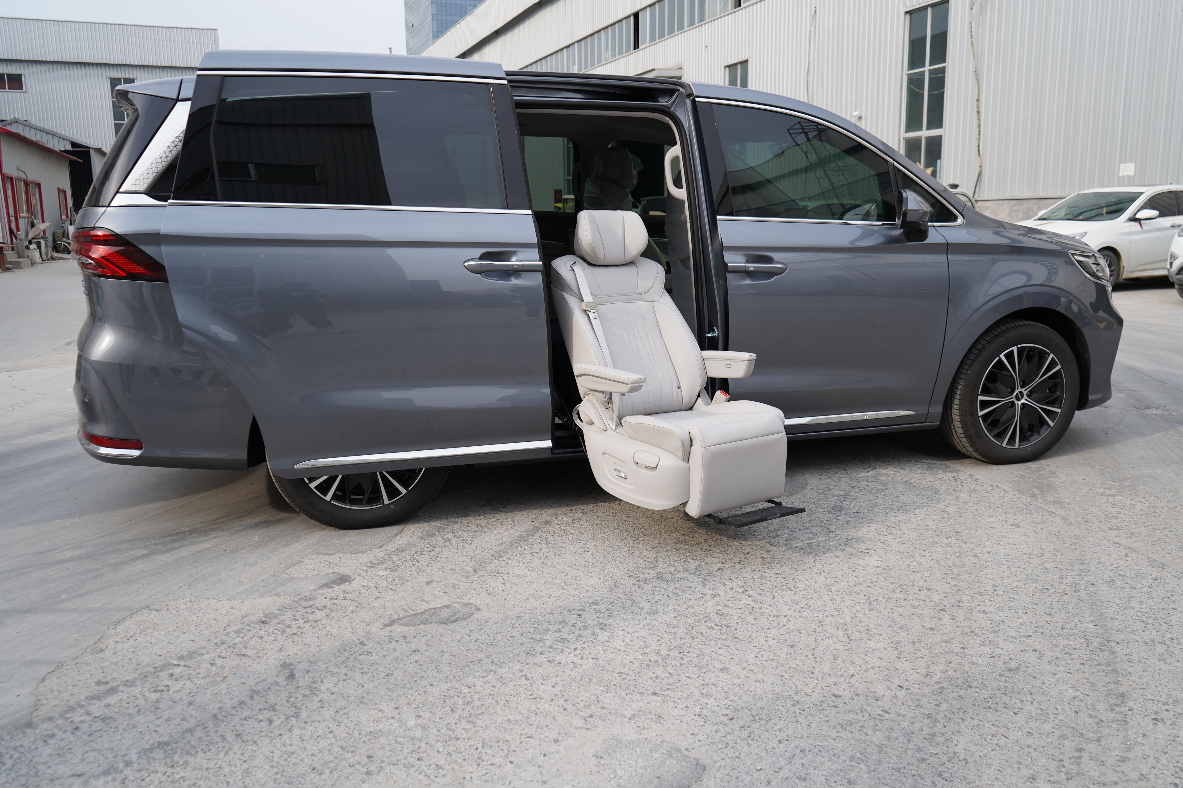 Mercedes-Benz V-Class chauffeur driven car