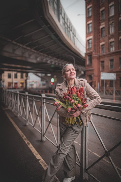 Kostenloses Stock Foto zu blumen, blumenstrauß, brücke