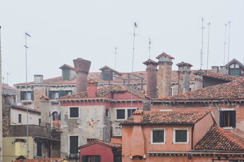 Foto d'estoc gratuïta de antenes, arquitectura, boira